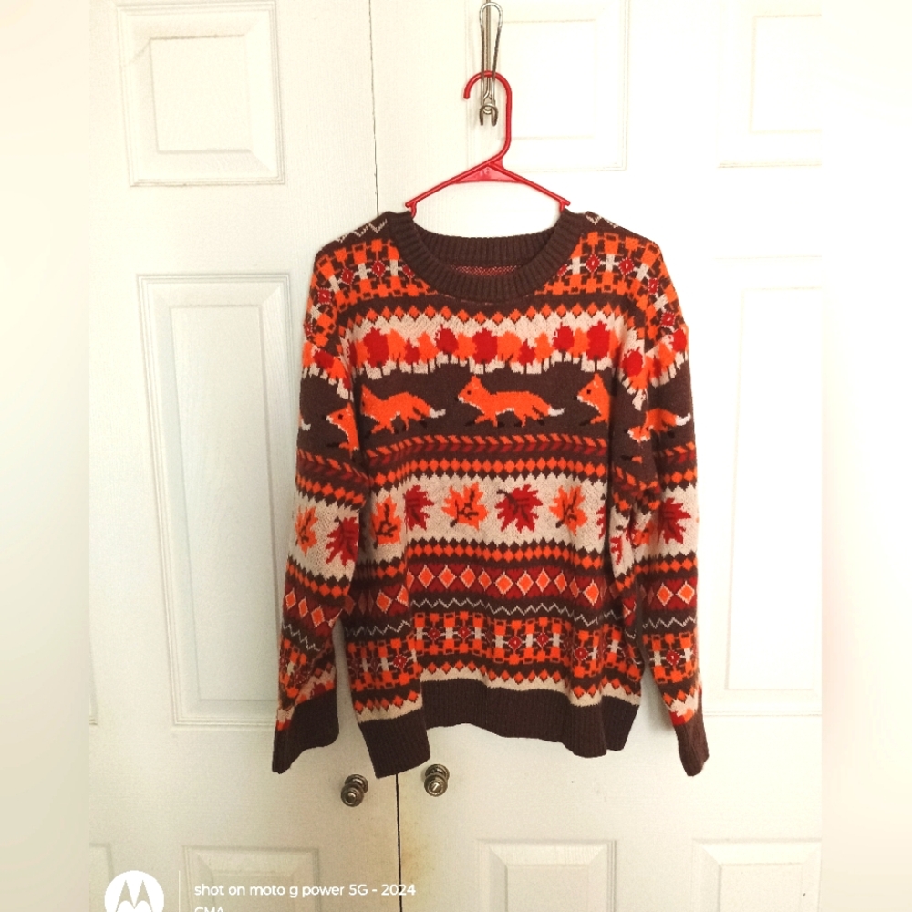 Fox print pullover sweater